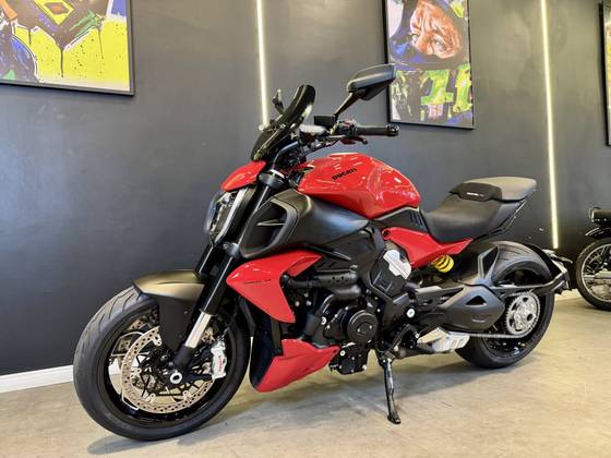 DUCATI DIAVEL V4 